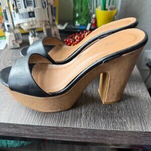 Women's Black Courts